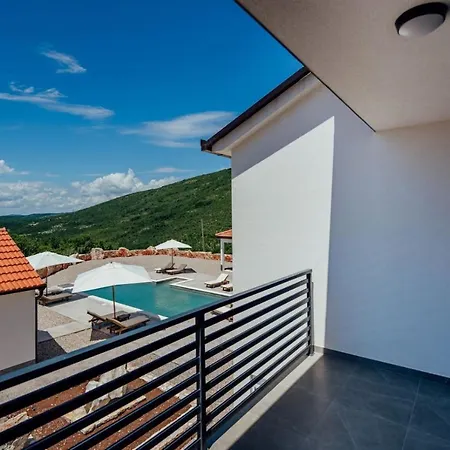 Villa Agape With A Pool, Football And Tennis Court Lovreć