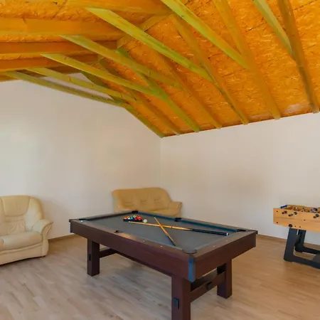 Agape With A Pool, Football And Tennis Court Villa Lovreć
