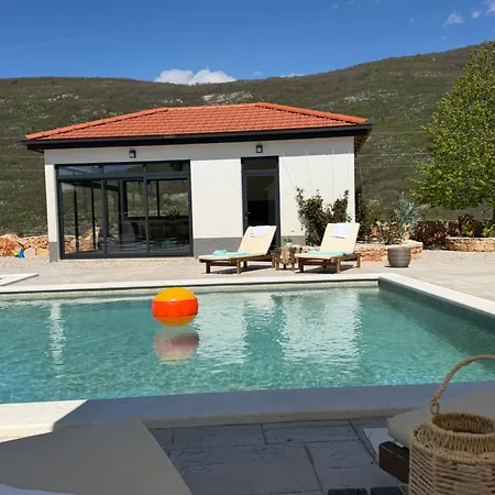 Agape With A Pool, Football And Tennis Court Villa Lovreć