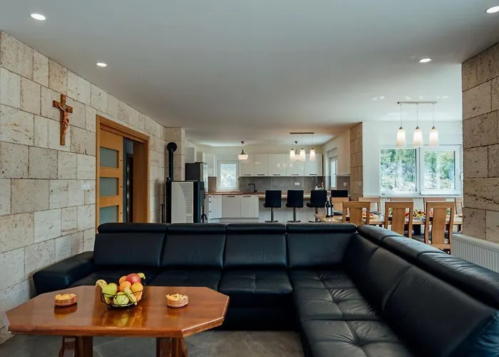 Agape With A Pool, Football And Tennis Court וילה *