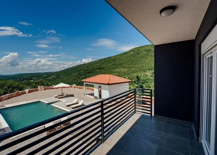 וילה Agape With A Pool, Football And Tennis Court *