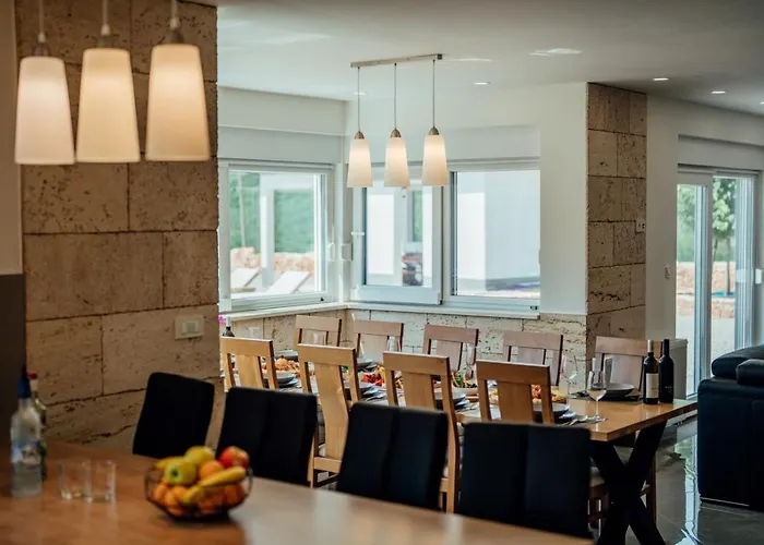 Agape With A Pool, Football And Tennis Court * Lovreć