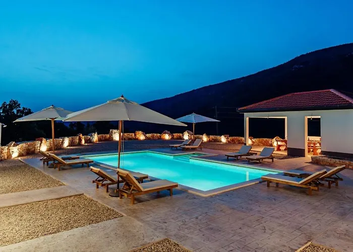 Agape With A Pool, Football And Tennis Court * Lovreć