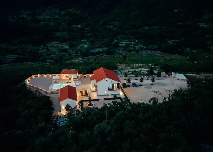 Agape With A Pool, Football And Tennis Court Lovreć