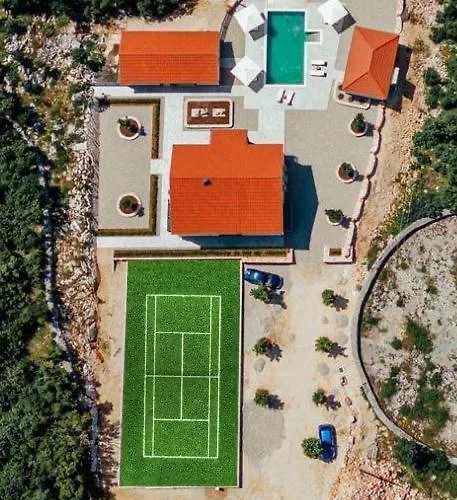 Agape With A Pool, Football And Tennis Court וילה *